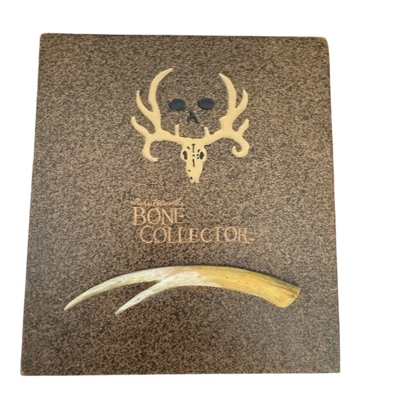 Bone Collector Tissue Box Cover
Michael Waddell Mountain
Country Licensed Resin - Picture 2 of 5